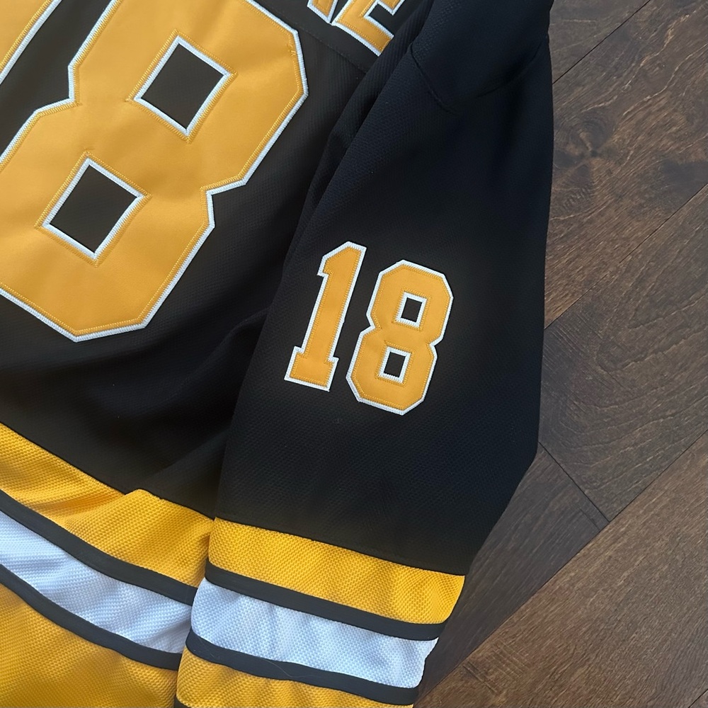 NEW Happy Gilmore Boston Black and Yellow Hockey Golf Jersey - Picture 8 of 14